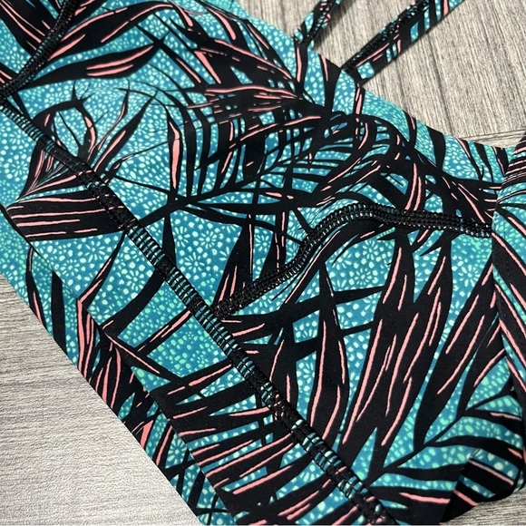Lululemon Women Rise and Run Bra 6 Tropical Leaf Gym Workout Sports Bra - Picture 2 of 8